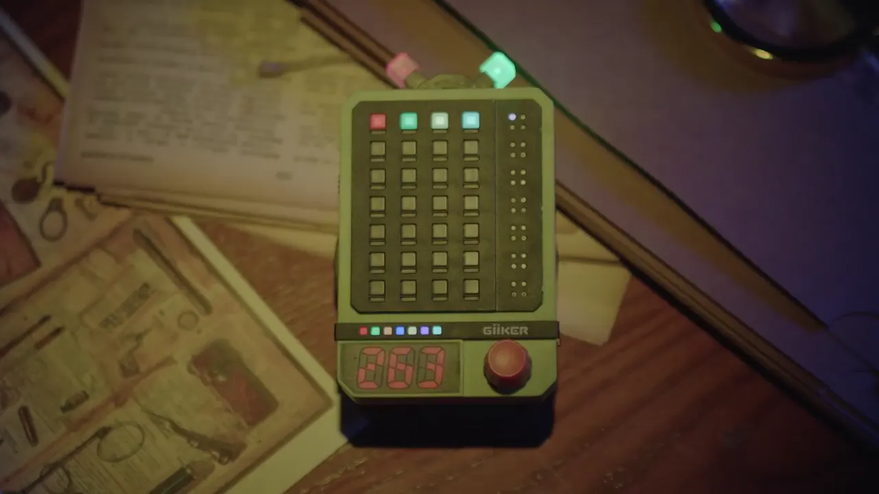 Super Decoder sobre un escritorio