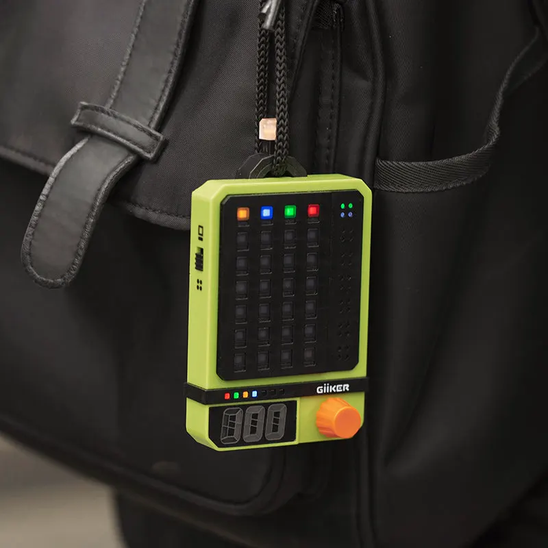 Super Decoder colgado de una mochila